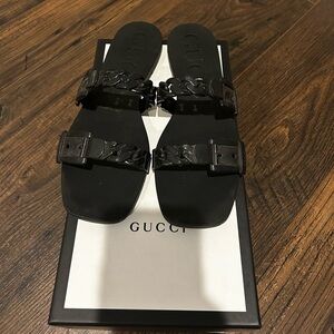 Gucci Rubber Chain Slides
